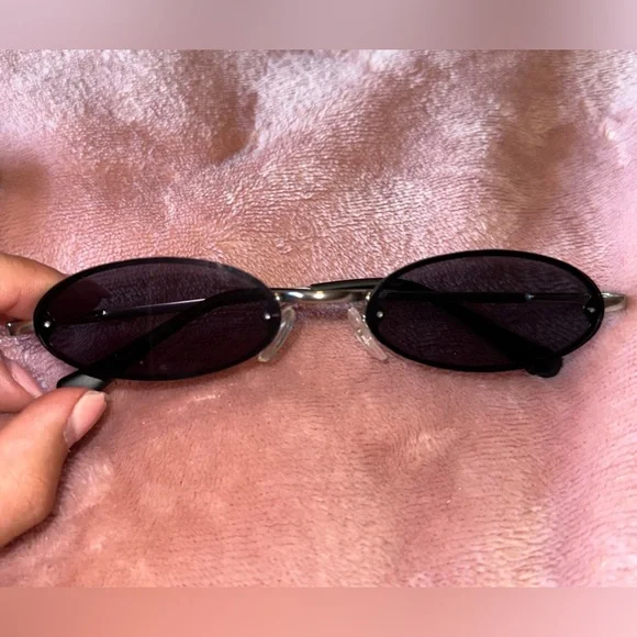 Vintage 90s style sunglasses - Picture 3 of 5